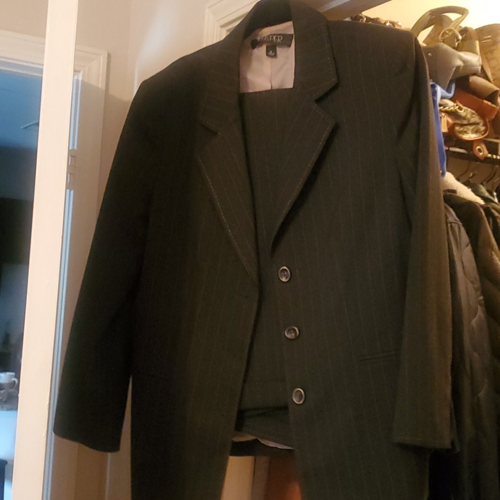 Pants suit